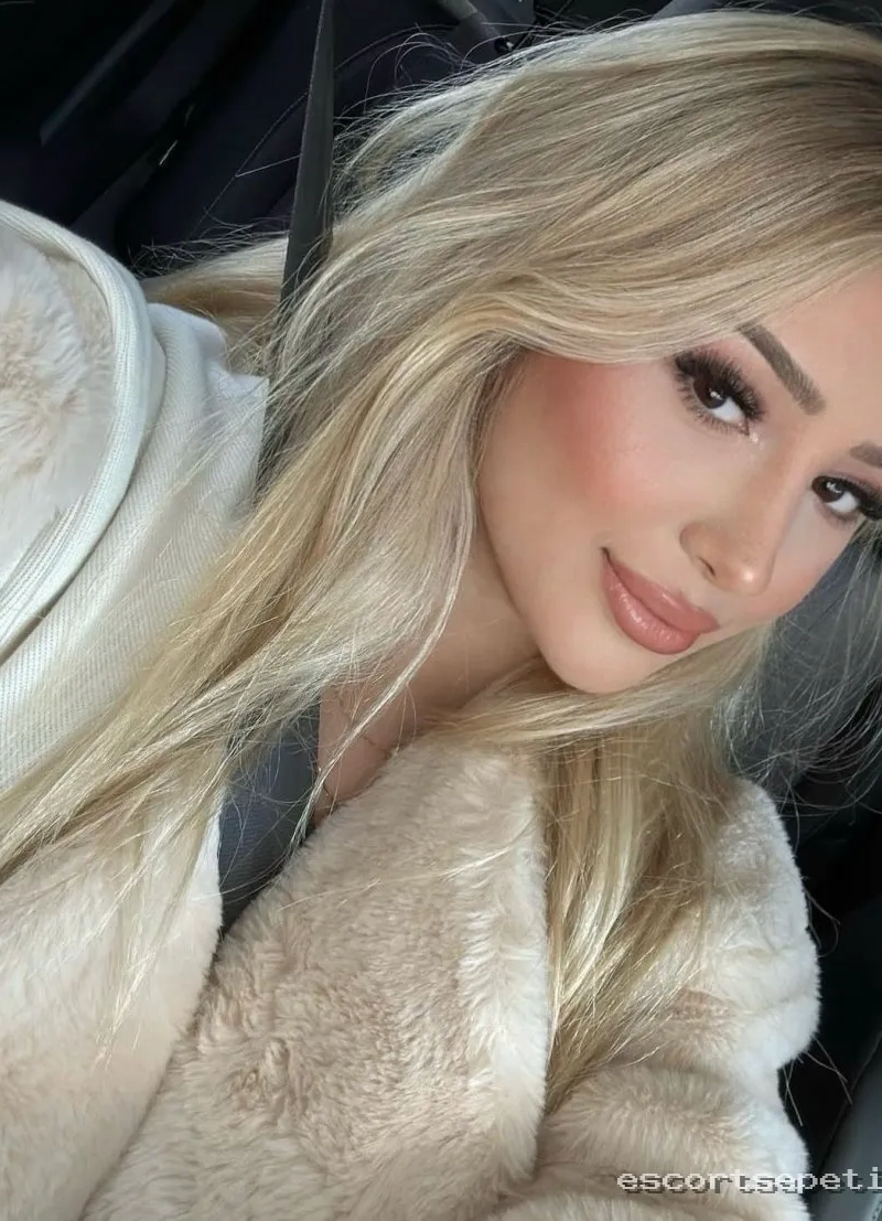 Bayrampaşa Kocatepe Escort Bayan 23